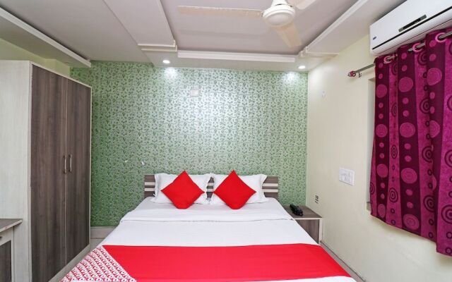 OYO 30163 Hotel Taj Palace