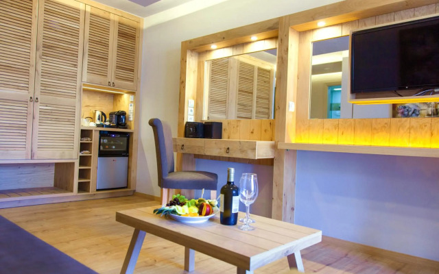Elmi Suites Beach Hotel - All Inclusive