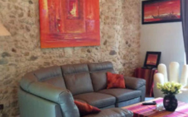 Lavish Villa on an Exclusive Estate in Liorac-sur-louyre With Pool