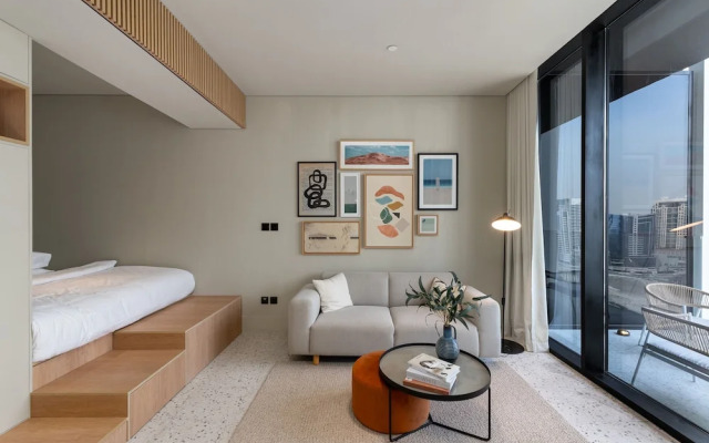 Sleek Business Bay Studio Burj View Balcony