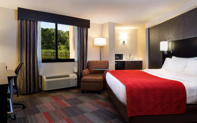 Holiday Inn Milwaukee Riverfront by IHG