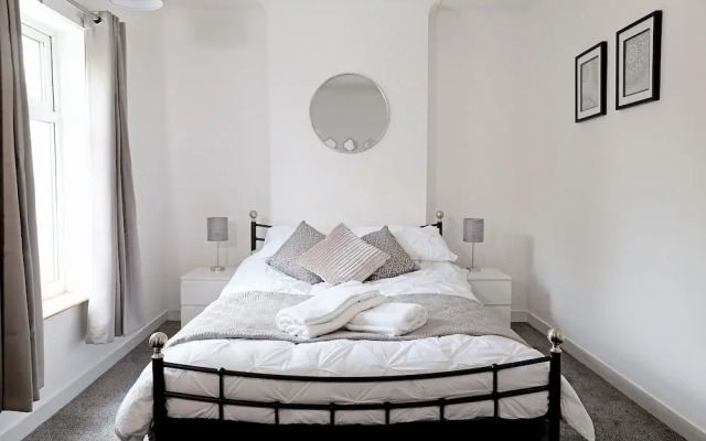 2 Bedroom City Centre House - Guest Homes!
