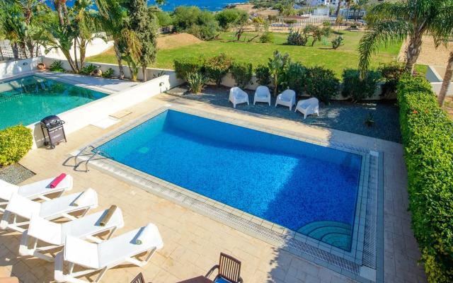 Ariadne Villa