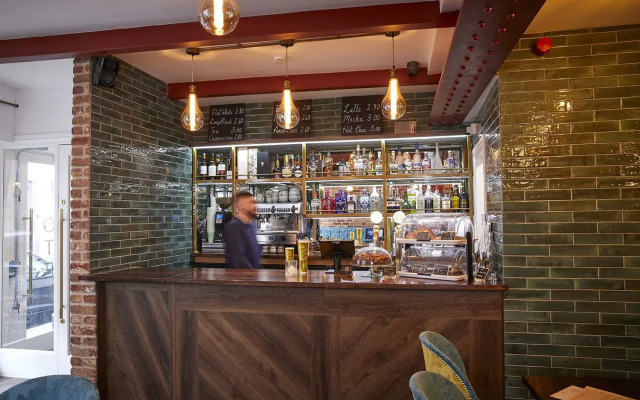 Three Cranes Serviced Apartments