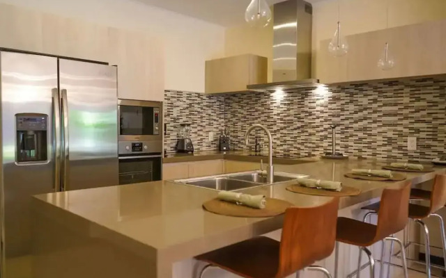 3BR Ground Level Eagle Beach Condo Pool GYM