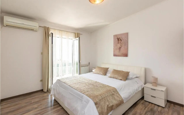Two-Bedroom Apartment with Sea View in Makarska