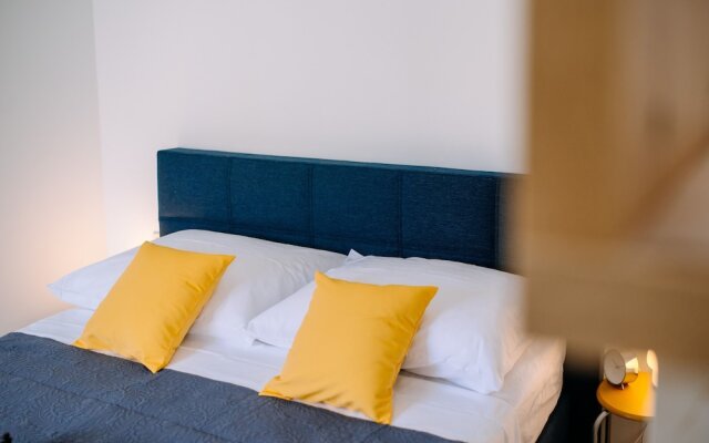 Art Deco City Walls Studios by DuHomes