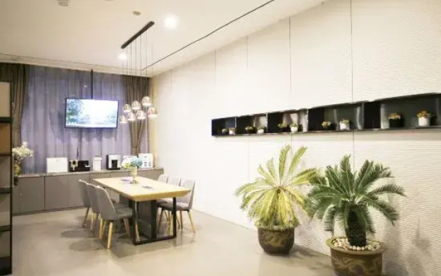 Ease Hotel (Shenyang Changjiang North Street Beiling Park Branch)