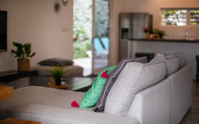 Casa Maria Curacao. Luxury 6 Bedroom Villa Next to Supermarket & Jan Thiel Beach