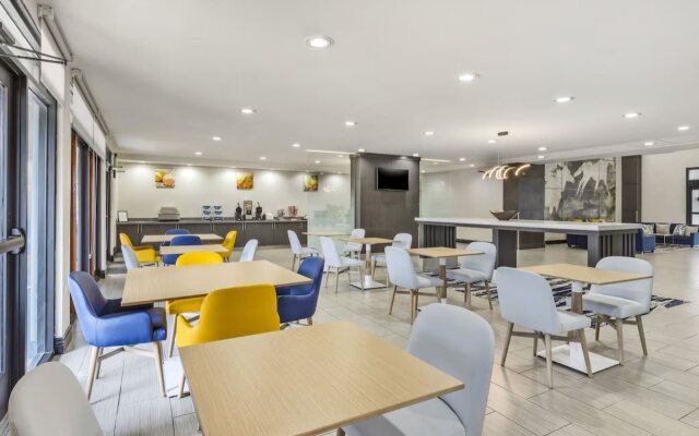 Comfort Inn & Suites Irving Las Colinas DFW