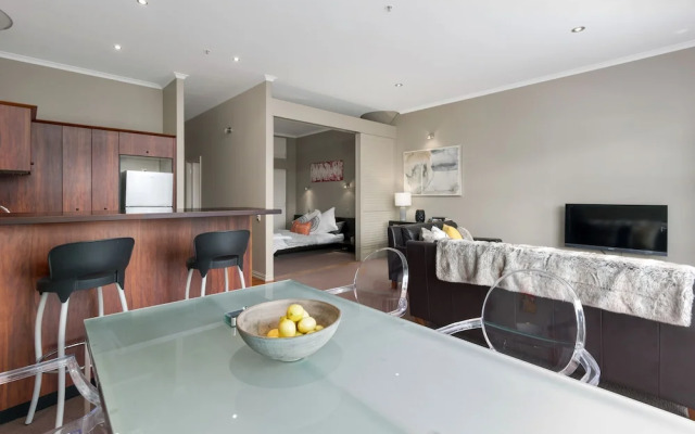 Perfect Location, Viaduct Harbour CBD