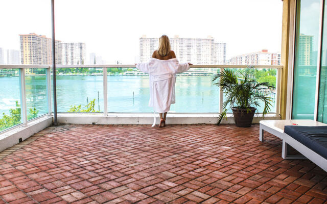 Intracoastal Yacht Club by Best Holiday