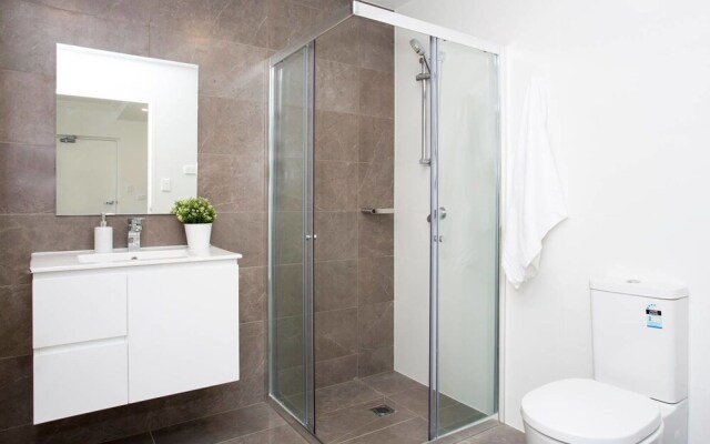 Designer Executive Apartment + Parking near Train
