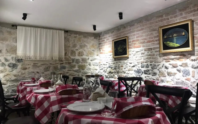 Old Bazaar Rooms
