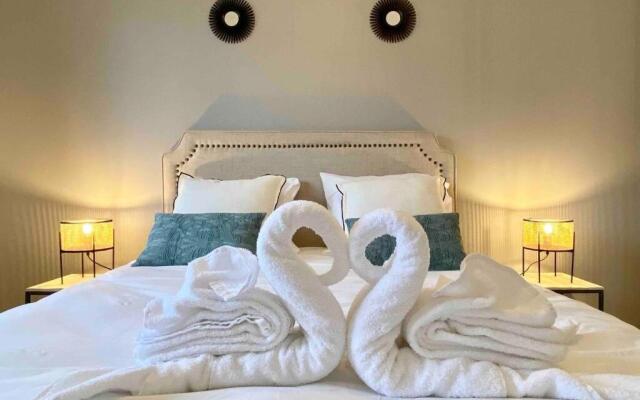 Le Continental Beau T2 plein centre + parking