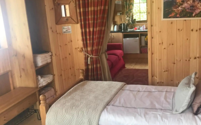 Cosy Countryside Log Cabin