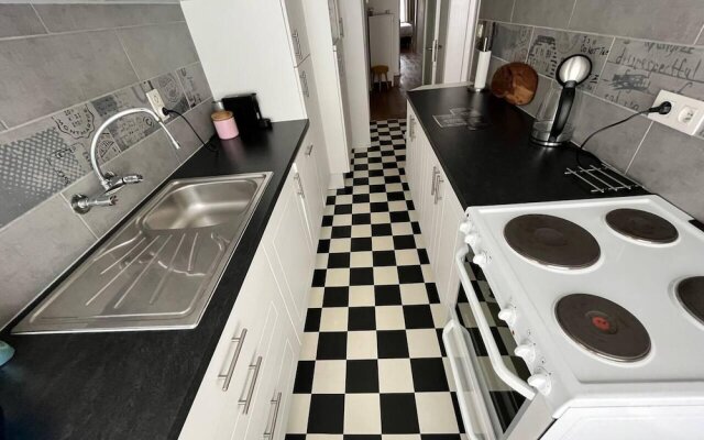 Spacious 2 Bedroom App in the Center With Terrace