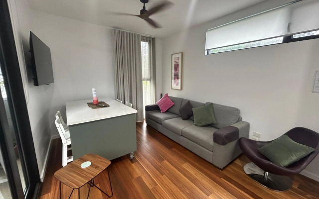 Bushland setting close to Sydney CBD- stand alone apartment
