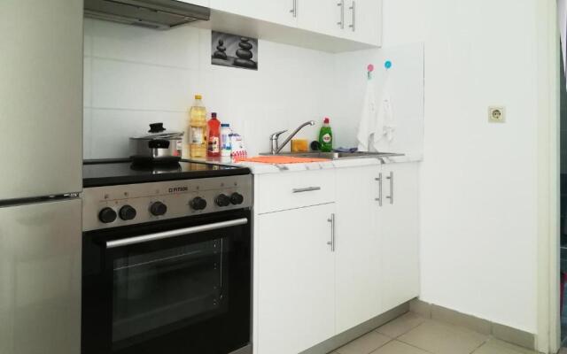 Bright studio on the 4th floor • Next to Gkazi