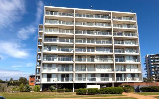 Ebbtide, Unit 07, 2-6 North Street