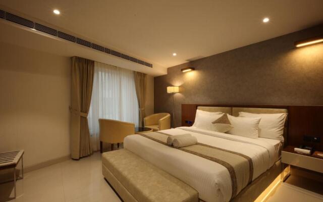 Royal Plaza Suites by RAK Rooms