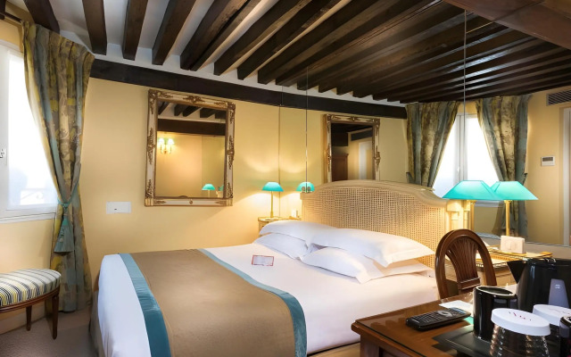 Dauphine Saint Germain Hotel