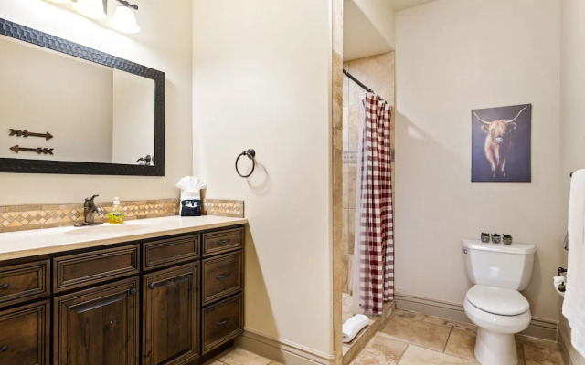 Coral Springs Getaway - Outdoor and Indoor Heated Pool - Close to Zion National Park