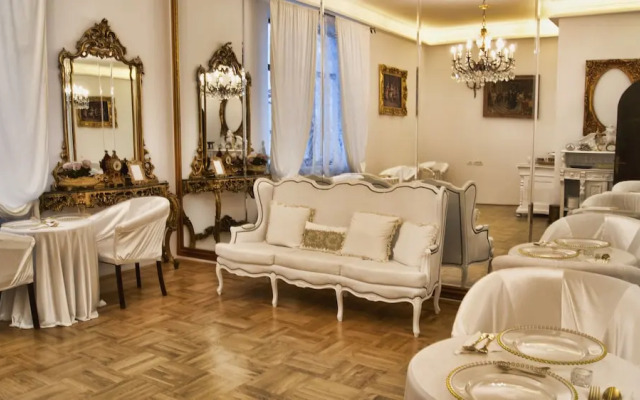 Conacul Coroanei Luxury Boutique Hotel