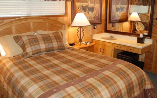 RedAwning Cabin #77 Chipmunk Retreat