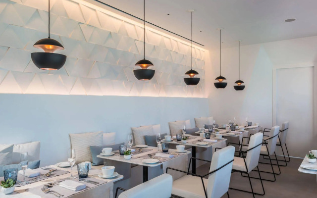 Grace Hotel, Auberge Collection