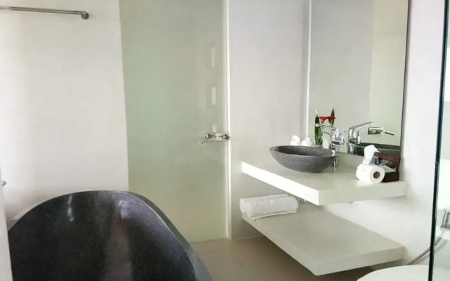 6 BR Luxury Seaview Villa Bang Po -Asi