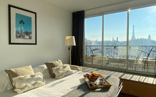 1610B - Stunning studio with Champs Elysées Views!