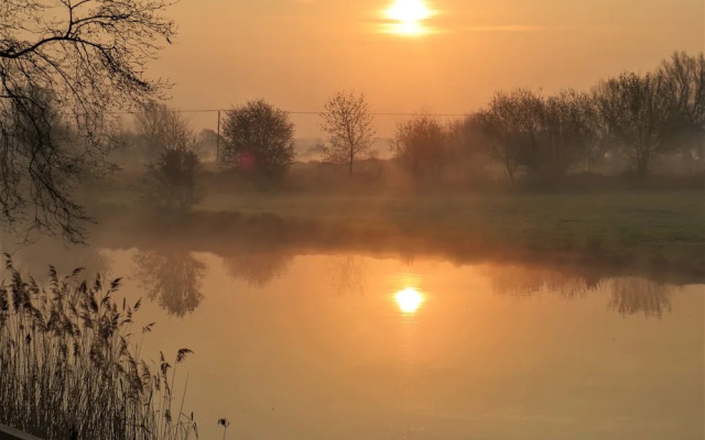 Picturesque Riverside Cottage - 2 Bedroom