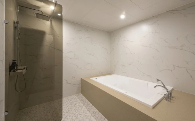 Busan Gupo Brown Dot