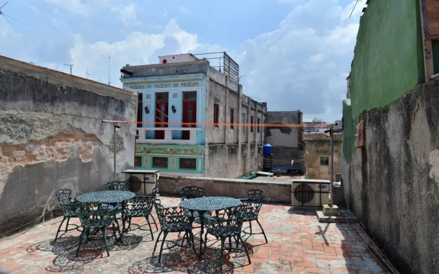 Modern and Central With Private Roof Deck