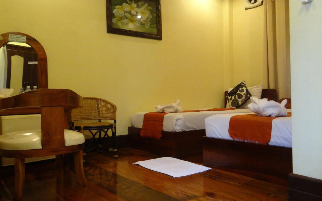 Villa Somphong