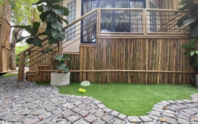 The Country Lake View Hotel