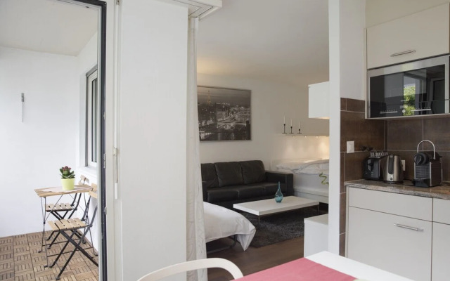 Stunning Modern Apartment with Pocket WiFi