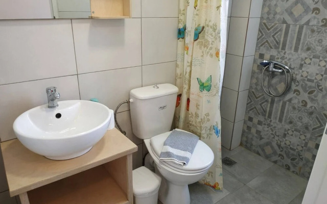 Small Apartment For 3 Pers 70meters From The Beach