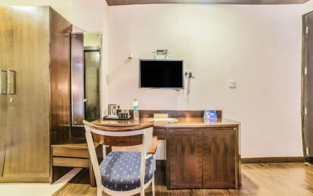 Fabhotel Galaxy