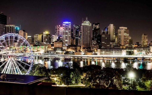 South BNE 1 Bed Parking Pool Gym in Mater Qsb218