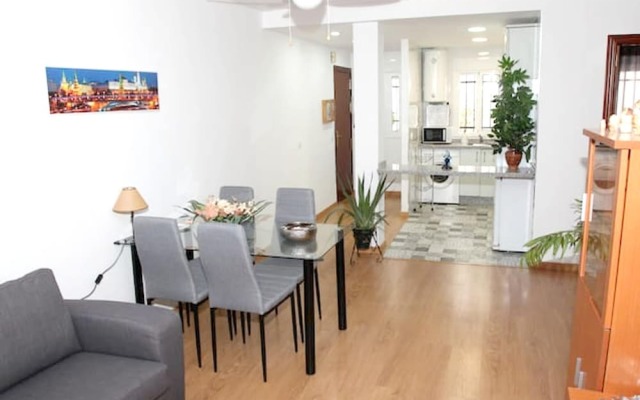 Apartment With 3 Bedrooms In Sevilla