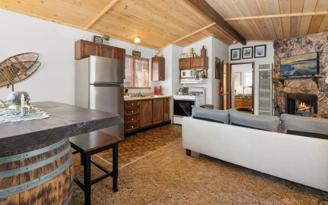 Alpine Whiskey Lodge