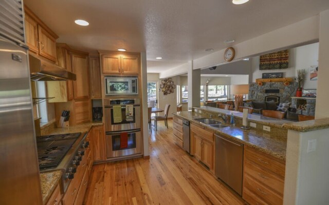 Kantor's Hideout by Tahoe Mountain Properties