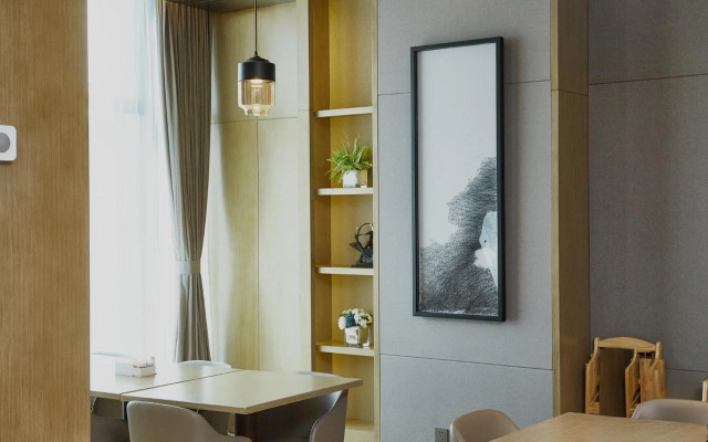 Jingzhuan Yihao Hotel