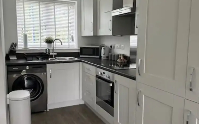 Stylish 2 Bedroom House - Village Location