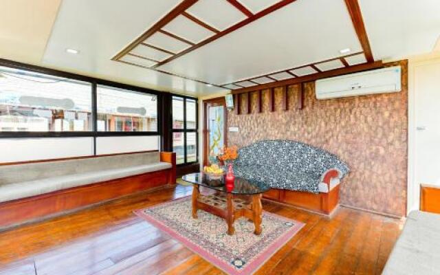 OYO 28400 Relax In Kerala Pamba 3bhk Sharing Houseboat