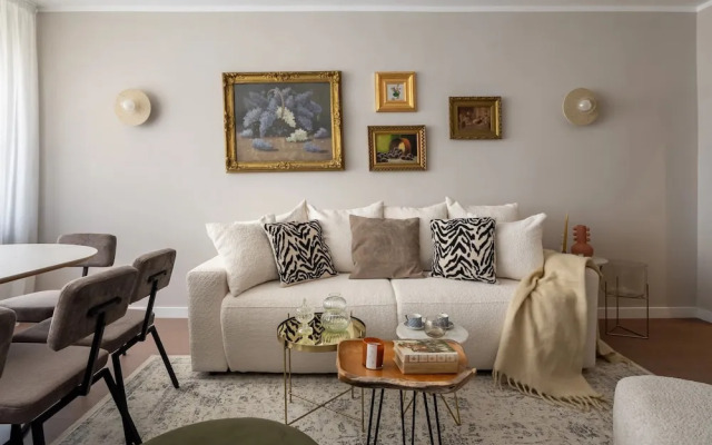 Views of all the Palaces 2BR Stunner