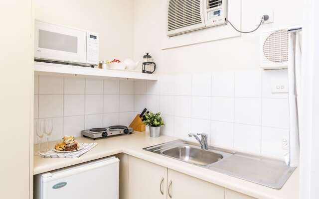 Ocean Sunset Glenelg Central Studio Apt