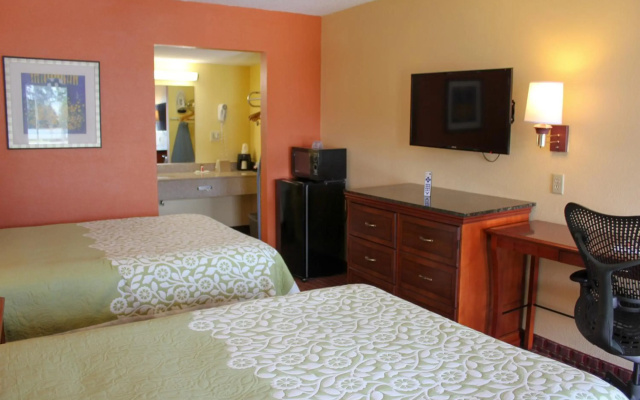 Rose Garden Inn & Suites